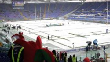 <b>NIEVE. </b>El sábado se jugó en el olímpico el Italia-Inglaterra de rugby a pesar de estar nevado.