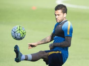 1.- Brasil es el mayor exportador de futbolistas. En total, suma 1-784 jugadores en el extranjero. Uno de ellos es Dani Alves.