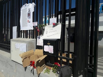 Homenaje de los trabajadores de la ITV Angel Nieto, en el distrito de Vallecas en Madrid.