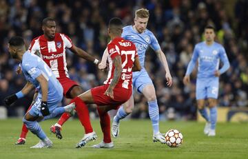 Kevin De Bruyne y Reinildo Mandava.