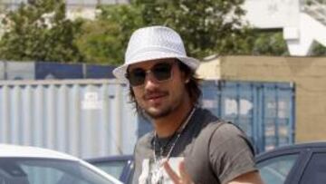 <b>CONFIADO. </b>Osvaldo saluda a la cámara tras un entrenamiento con el Espanyol.