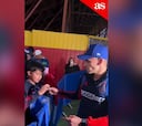 Los hinchas de la U esperaron más de una hora a Charles Aránguiz y esto hizo el ‘Príncipe’