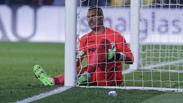 Confirmado: Asenjo se rompe el cruzado por cuarta vez