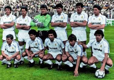 La campaña 1986-87 iba a ser la más larga de la historia. Los clubes decidieron probar con la experiencia de una liguilla de play-off al final de la temporada regular con el objetivo de recaudar más dinero: se decidió reformar el sistema tradicional de doble vuelta, de todos contra todos, añadiendo un play-off final donde los 18 equipos participantes se dividirían en tres grupos de seis en función de su clasificación. En cada grupo volverían a enfrentarse entre sí a doble vuelta y los puntos obtenidos se sumarían a los conseguidos en la primera fase. El Madrid ganaría las dos fases con juego y estilo.  Una vez ganada la Liga y la Copa de la UEFA, Ramón Mendoza cumplió su palabra. Permitió que Molowny dejase el banquillo madridista. Su sucesor fue Leo Beenhakker, aunque el técnico holandés fue la tercera opción: las dos primeras fueron Menotti (con el que Mendoza no tuvo un buen feeling desde el principio) y Luis Aragonés, que rechazó por motivos obvios cualquier ofrecimiento blanco. Se rumoreó que también hubo reuniones con Javier Clemente, pero gente del entorno blanco convencieron al presidente blanco de que su estilo futbolístico no sería del agrado de la afición. El elegido fue el técnico holandés. Como refuerzos llegaron Buyo, portero del Sevilla y por el que se pagaron 70 millones de pesetas. Además, llegó el central Mino para cubrir la baja de Maceda que, lesionado, tenía que retirarse. Se reincorporaron Pardeza y Solana. Fueron baja dos clásicos como Miguel Ángel y García Remón. También se iría el defensa San José.  Beenhakker mantuvo la base del equipo que logró la Liga la campaña pasada. Con Buyo ganó seguridad y, al jugar cerca del borde del área, permitía adelantar a la defensa. La baja de Maceda y el mal rendimiento de Mino hizo que Gallego y Salguero se turnasen para formar pareja con Sanchís en el eje de la zaga. Pero la gran y espectacular aparición fue la de un centrocampista yugoslavo, Milan Jankovic. En marzo de 1987 se le diagnosticó una hepatitis, por lo que tuvo que frenar. Esa baja la aprovechó Mendoza para fichar a Jankovic, que se había presentado en un partido de Copa de Europa con el Estrella Roja, precisamente ante los blancos. Con su llegada el Madrid dio un salto cualitativo en su juego. Jankovic era el que mejor se asociaba con todos los jugadores del centro del campo hacia adelante: Míchel, Martín Vázquez, Gordillo, Butragueño y Hugo Sanchez. Fue el dinamizador de La Quinta. Pero al Madrid le costó arrancar, quizá porque no acababa de adaptarse al librillo de Beenhakker. Eso lo aprovechó el Barça para coronarse campeón de invierno. Sin embargo, en la segunda vuelta, supieron revertir la situación y llegar en primera posición para disputar el play-off. Una fase final, en la que tampoco fallaría. Sí lo haría el Barcelona en la penúltima jornada al caer en Gijón. El Madrid, por el contrario, ganaba al Zaragoza con un estelar Butragueño. Los blancos repetían título, algo que no lograban desde los años 70: 1978-79 y 1979-80.