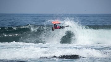 Alan Muñoz consigue la ola perfecta en el Erizos Iquique Bodyboard Pro 2022