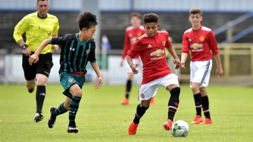 El United ata a su niño Shoretire para el futuro