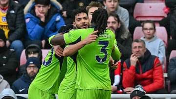 Fulham's Mexican striker #07 Raul Jimenez (L-facing) celebrates with teammates after scoring the team's first goal during the English Premier League football match between Sunderland and Fulham at The Stadium of Light in Sunderland in north east England on February 22, 2026. (Photo by ANDY BUCHANAN / AFP) / RESTRICTED TO EDITORIAL USE. No use with unauthorized audio, video, data, fixture lists, club/league logos or 'live' services. Online in-match use limited to 120 images. An additional 40 images may be used in extra time. No video emulation. Social media in-match use limited to 120 images. An additional 40 images may be used in extra time. No use in betting publications, games or single club/league/player publications. /