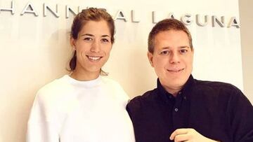 Garbi&ntilde;e Muguruza y Hannibal Laguna posan despu&eacute;s de que la tenista anunciase que el dise&ntilde;ador le har&aacute; su traje para los Oscar.