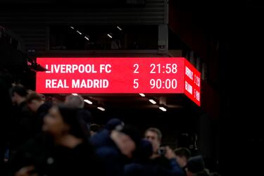 The amazing Anfield reaction to the Karim Benzema and Luka Modric substitutions