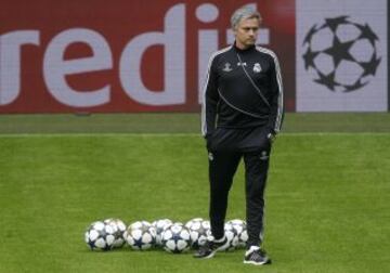 Mourinho durante el entrenamiento del Real Madrid en Dortmund previo al partido de semifinales de Champions League.