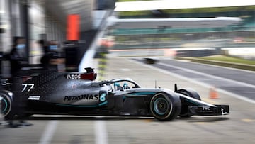 Valtteri Bottas pilota el Mercedes W09 en Silverstone. 