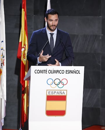 La nadadora Mireia Belmonte, el piragüista Saul Craviotto y la karateca Sandra Sánchez, entre otros muchos deportistas españoles, han sido premiados en la gala anual organizada por el Comité Olímpico Español, que reconoce los éxitos más notables de esta temporada.