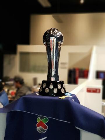 El trofeo que se disputarán América y Rayados visitó As México