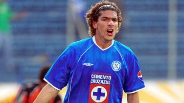 "Loco" Abreu fue figura en el futbol mexicano en los noventa y en el primer lustro de la década de los 2000. El delantero uruguayo logró el campeonato de goleo en cuatro ocasiones (una con Tecos, una con Cruz Azul y dos veces más con Dorados).