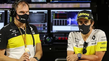 Alan Permane y Fernando Alonso, en Bahréin. F1 2020.