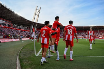 El Almería festejó dos goles.