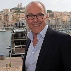 Who is Frank McCourt, the billionaire interested in acquiring TikTok?