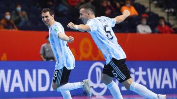 VILNIUS, LITHUANIA - SEPTEMBER 23: Santiago Basile of Argentina celebrates with Maximiliano Rescia after scoring their team's fourth goal during the FIFA Futsal World Cup 2021 Round of 16 match between Argentina and Paraguay at Vilnius Arena on September 23, 2021 in Vilnius, Lithuania. (Photo by Alex Caparros - FIFA/FIFA via Getty Images)