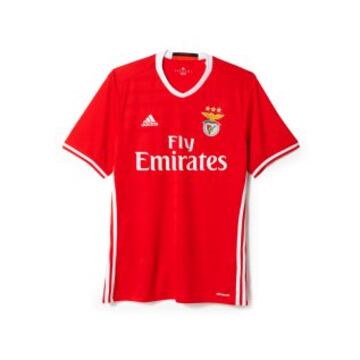 Raúl Jiménez y el Benfica usarán esta armadura para la nueva campaña.