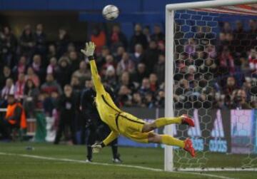 Narsingh falló el octavó penalti de los holandeses, mandó el balón al larguero. El portero del Atlético de Madrid Oblak.
