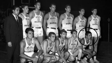 Arsenio Lope, abajo a la derecha, con sus compa&ntilde;eros del Real Madrid antes del partido de ida de la final de la Copa de Europa de 1963 ante el CSKA.