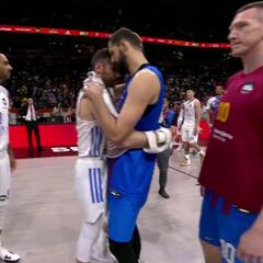 El gesto de Mirotic y Abrines que enamora al baloncesto de pleno, empezando por el madridismo