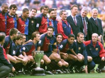 Pese a sus intermitentes intervenciones, fue decisivo para que el F. C. Barcelona se proclamase campeón de la Liga española de fútbol de la temporada 98/99