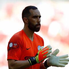 Guardiola descarta fichar a un arquero en reemplazo de Bravo