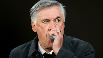 MADRID, SPAIN - NOVEMBER 06: Carlo Ancelotti, Head Coach of Real Madrid looks on prior to the La Liga Santander match between Real Madrid CF and Rayo Vallecano at Estadio Santiago Bernabeu on November 06, 2021 in Madrid, Spain. (Photo by Gonzalo Arroyo Mo