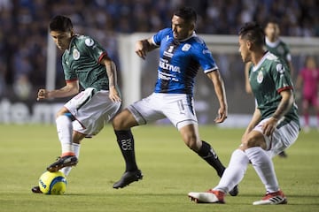 El peruano comenzó la temporada en el equipo sub-20, pero también cuenta con participación en Copa y Liga con el primer equipo de los Gallos Blancos.