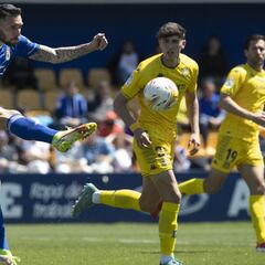 Matheus y Hugo Rama llevan al éxtasis al Oviedo