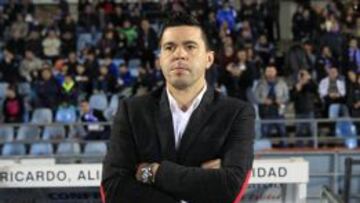 El entrenador rumano del Getafe, Cosmin Contra, durante el partido de Liga en Primera División ante el Granada disputado esta noche en el Coliseum Alfonso Pérez, en Getafe.