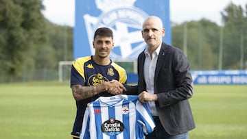 Ximo junto a Fernando Soriano en su presentaci¨®n con el Deportivo.