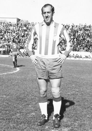Antonio Flores Pedraza, jugador del Granada entre 1965 y 1970, murió el 3 de noviembre a los 77 años. El centrocampista nacido en Sevilla fue un jugador que había participado en dos ascensos del equipo nazarí a Primera. La primera vez en la temporada 65-66 y especialmente importante en la segunda ocasión en la 67-68. En este segundo ascenso sumó seis goles en los 27 encuentros que disputó.