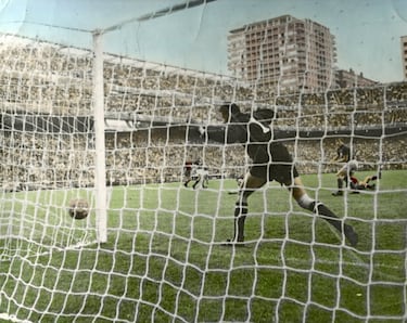 Marcelino bate a Yashin en la final de la Eurocopa de 1964.