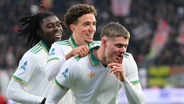 Evan Ferguson celebra un gol.