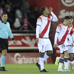 El Rayo se estrella con los palos