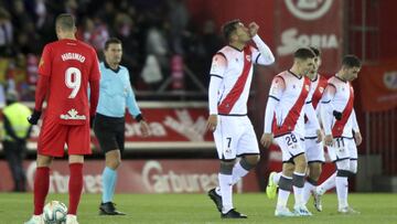 Ulloa celebra con sus compañeros uno de sus goles.