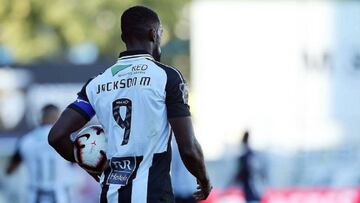 Jackson Martínez durante un partido con Portimonense.
