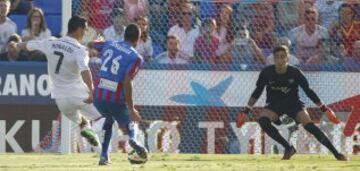 Cristiano Ronaldo marca el 0-3.