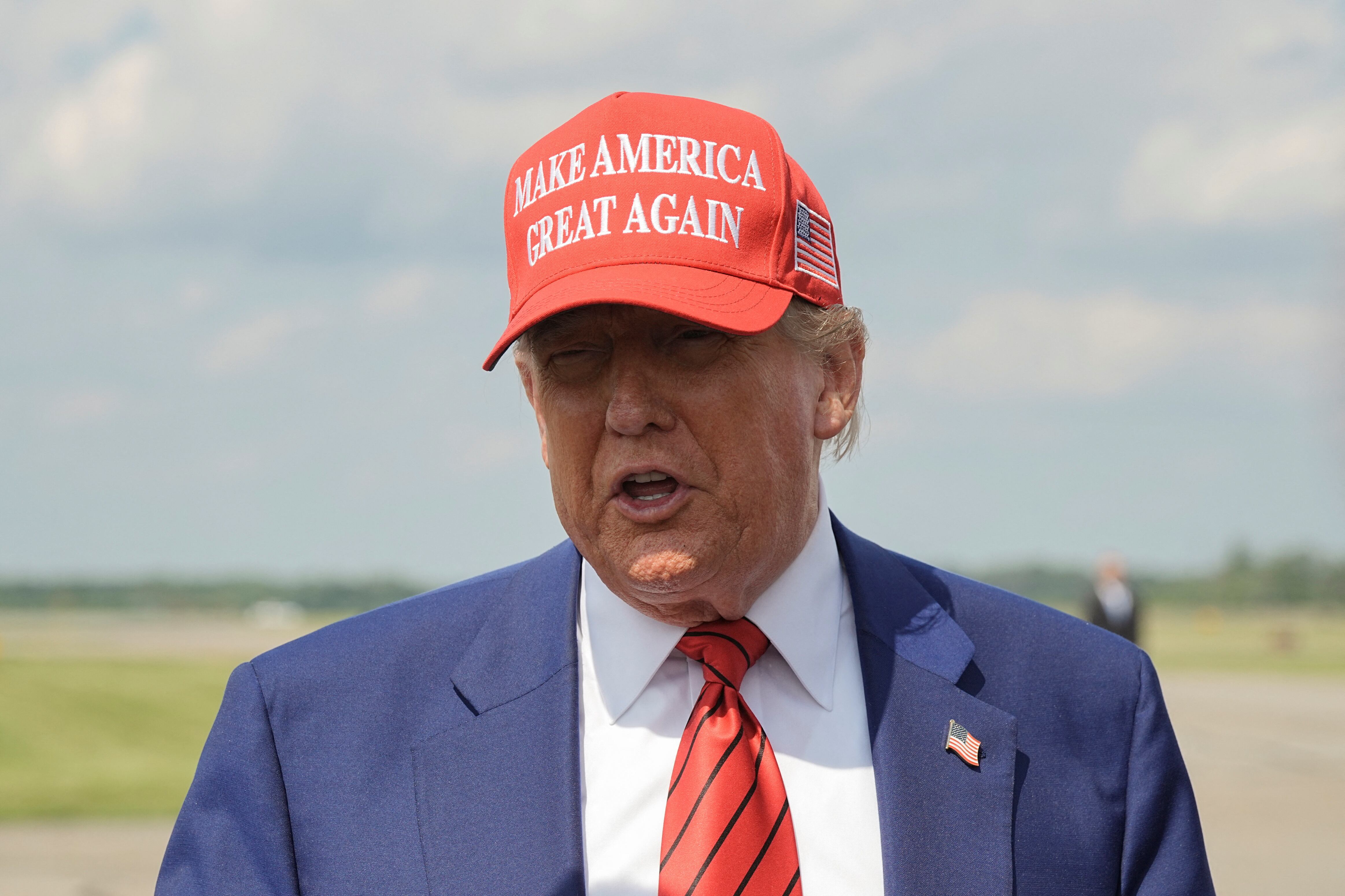 Donald Trump warns U.S. oil and gas companies to avoid increasing prices: “I’M WATCHING!”
