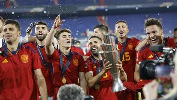 Jordi Alba, capitán de la selección, celebra el triunfo en la Nations League.