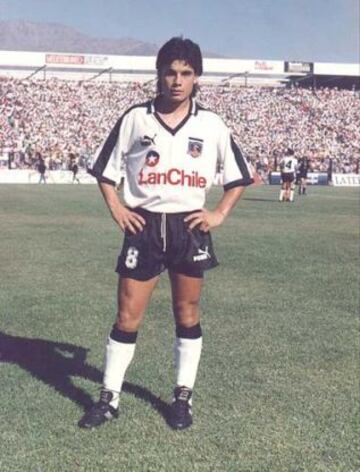 5.- El 'Cheito' anotó 38 goles por Torneos Nacionales. La mayoría los marcó en la UC (25). Con Colo Colo fue campeón de América en 1991.