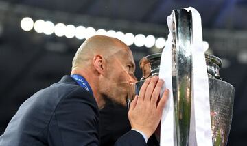 Zinedine Zidane kisses the UEFA Champions League Trophy following his sides victory in the UEFA Champions League Final between Real Madrid and Liverpool at NSC Olimpiyskiy Stadium on May 26, 2018 in Kiev, Ukraine.