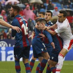 Enrich deja sin premio el golazo de Rochina