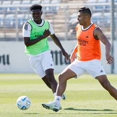 Seis titulares para tres puestos