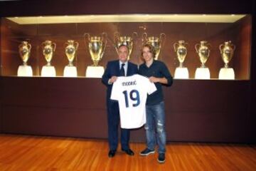 El 27 de agosto de 2012 el Real Madrid anuncia oficialmente el fichaje de Luka Modric por cinco temporadas. El centrocampista croata declararía:  "es uno de los días más felices de mi carrera".