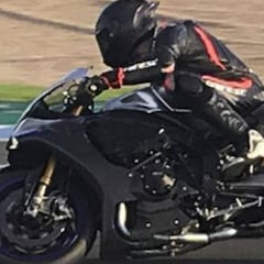 Hamilton probó una Yamaha de Superbike... con caída incluida