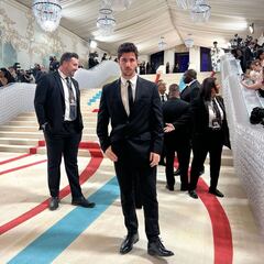 Quién es Eugenio Casnighi, el modelo que ha afirmado ser despedido de la Met Gala por eclipsar a Kylie Jenner