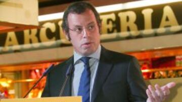 Un socio cul¨¦ denuncia a Sandro Rosell por el fichaje de Neymar